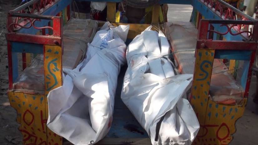 সড়কে প্রাণ গেল ছেলে-মেয়েসহ শিক্ষক মায়ের