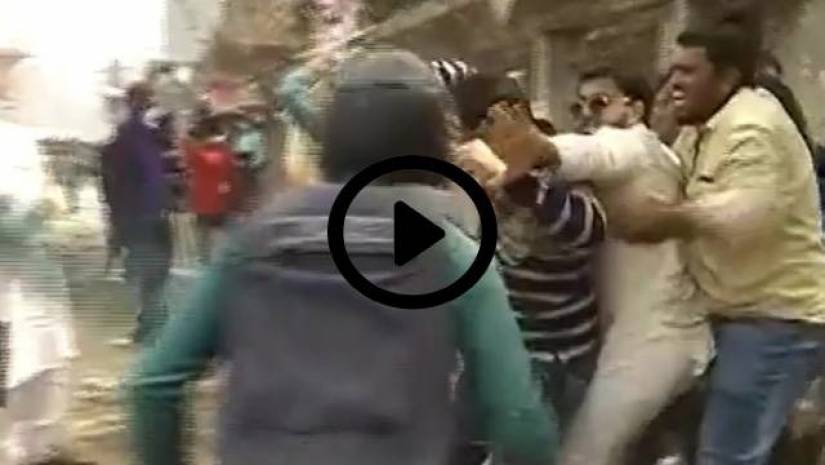 পুলিশের মার খেয়ে কর্মীকে বাঁচালেন ইশরাক, ভিডিও ভাইরাল