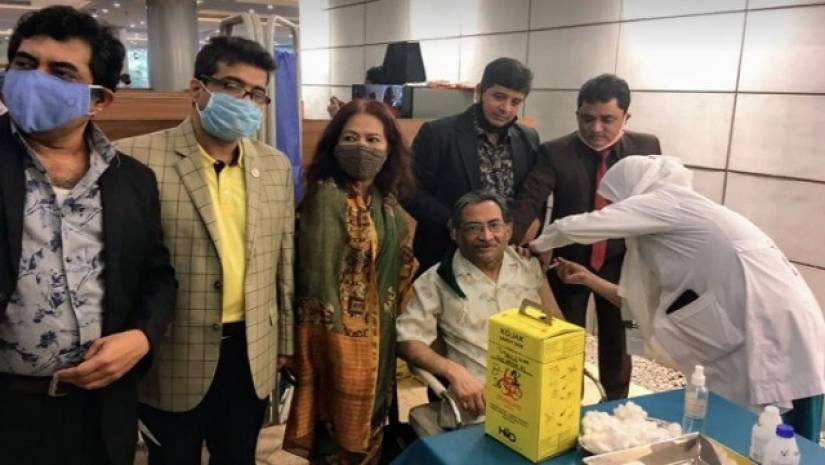 করোনার টিকা নিয়েছেন ইউজিসি চেয়ারম্যান ড. কাজী শহীদুল্লাহ