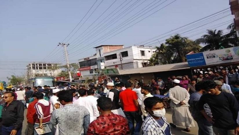 ববি শিক্ষার্থীকে ছুরিকাঘাত, ২ ঘন্টা সড়ক অবরোধ