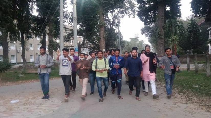 দ্রুত ক্যাম্পাস খুলে দেয়ার দাবি রাবি শিক্ষার্থীদের