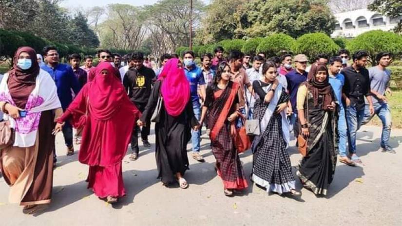 হল খুলে দেওয়ার দাবিতে ইবি শিক্ষার্থীদের বিক্ষোভ