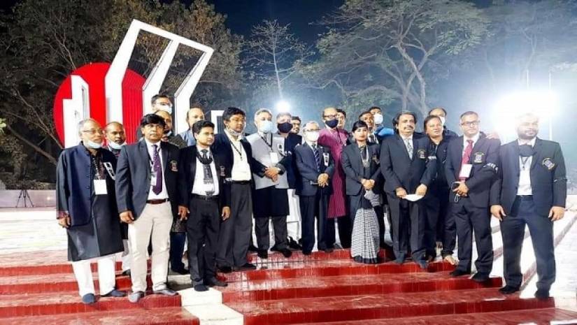 নিজেদের নিয়ম নিজেরাই মানলেন না!