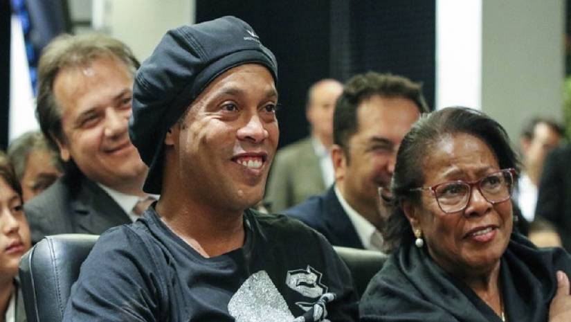 রোনালদিনহো ও তার মা