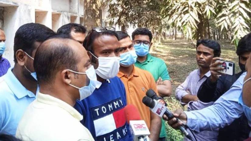 শিক্ষার্থীদের বুঝিয়ে ক্যাম্পাস ত্যাগ করানোর চেষ্টায় জাবি