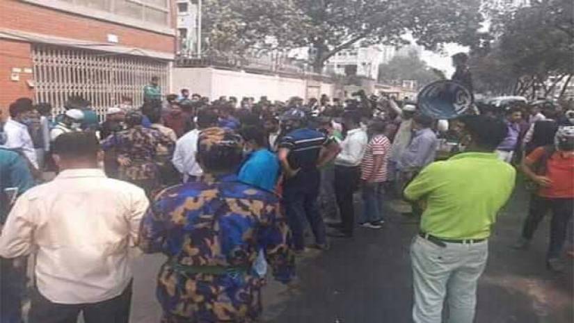 শিক্ষাপ্রতিষ্ঠান খোলার দাবিতে নুর-রাশেদদের সচিবালয় ঘেরাও