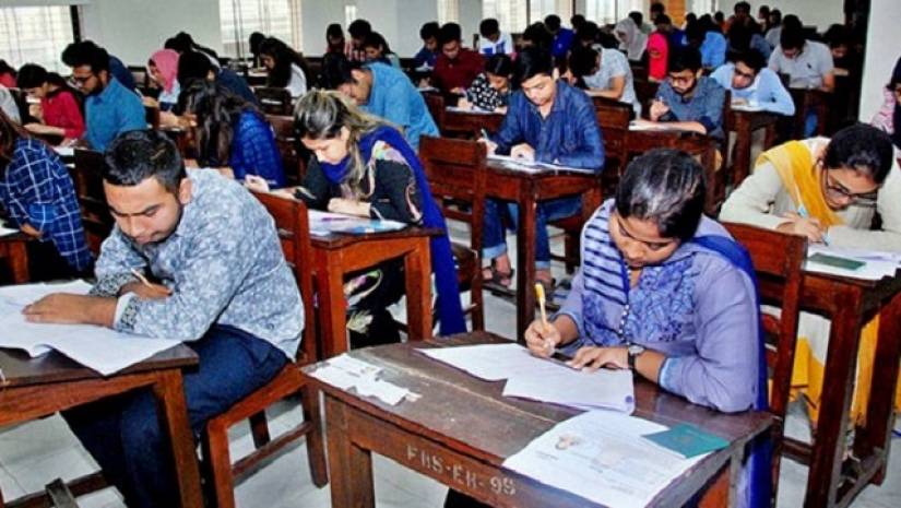 মেডিকেল ভর্তি পরীক্ষা পেছানোর দাবি শিক্ষার্থীদের