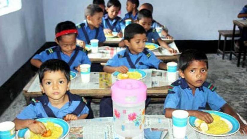 করোনার কারণে স্কুলে শিশুদের একবেলা খাবার দেওয়া বন্ধ হয়ে গেছে