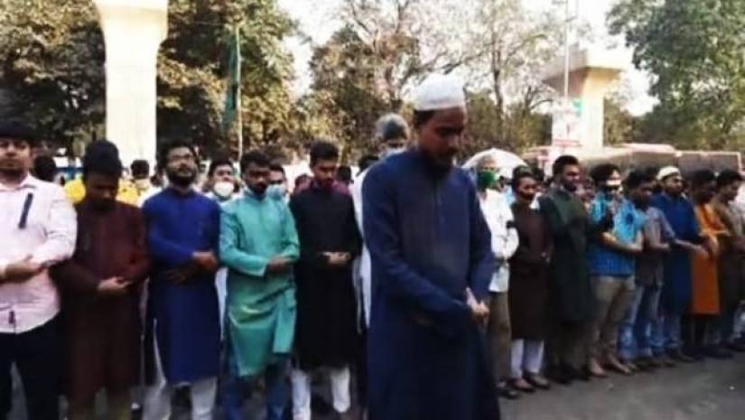 শাহবাগে লেখক মুশতাকের গায়েবানা জানাজা