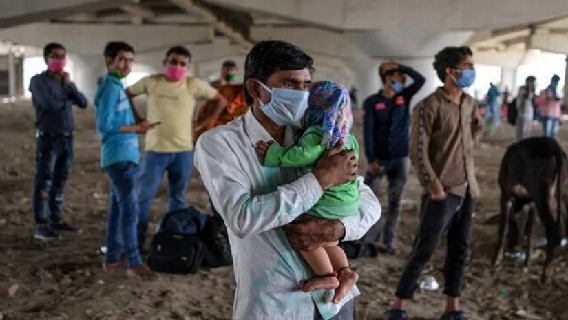 ফের বাড়ছে করোনায় আক্রান্ত ও মৃত্যু, উদ্বেগ বাড়ছে ভারতে