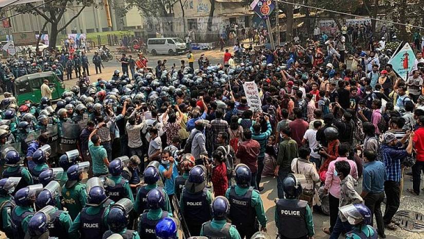 প্রগতিশীল ছাত্র জোটের সচিবালয় ঘেরাও কর্মসূচিতে পুলিশের বাধা