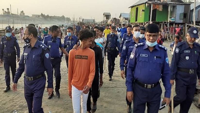 পুলিশের অভিযান