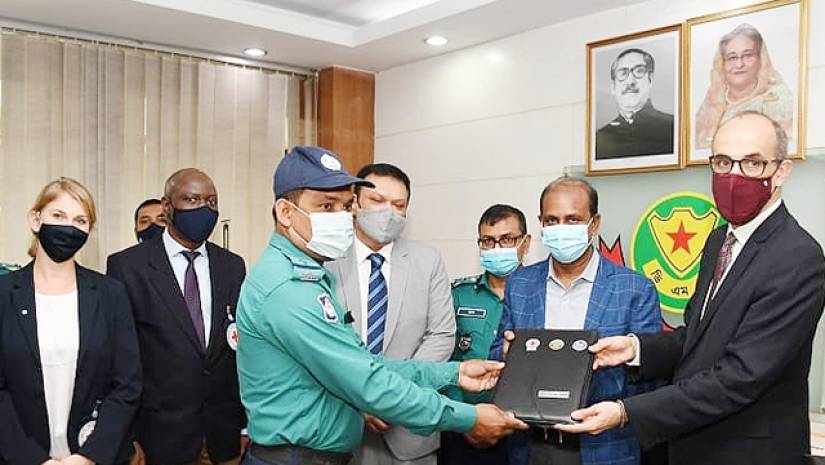 সড়কে দুর্ঘটনায় প্রাথমিক চিকিৎসা দেবে ট্রাফিক পুলিশ 