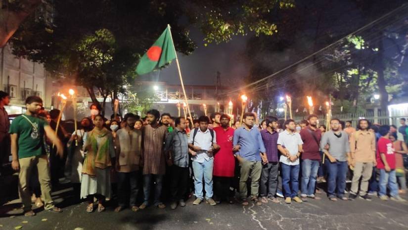 আটককৃতদের মুক্তির দাবিতে ছাত্র জোটের মশাল মিছিল