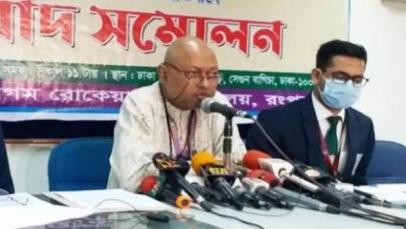 ডিআরইউতে আয়োজিত সংবাদ সম্মেলনে বক্তব্য রাখছেন অধ্যাপক ড. নাজমুল আহসান কলিমউল্লাহ