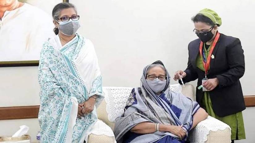 করোনা টিকা নিলেন প্রধানমন্ত্রী