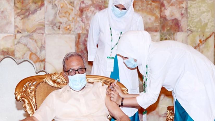 করোনার টিকা নিলেন রাষ্ট্রপতি