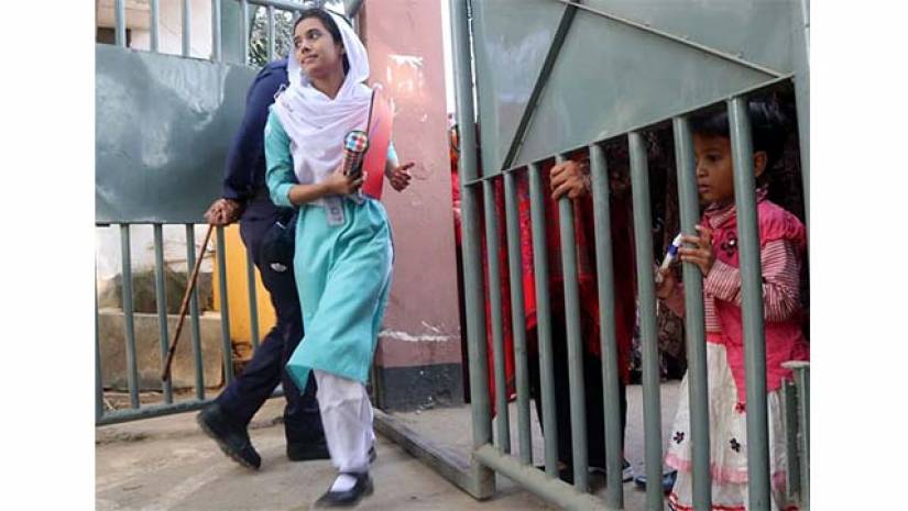 এসএসসি পরীক্ষার একটি কেন্দ্রের ছবি