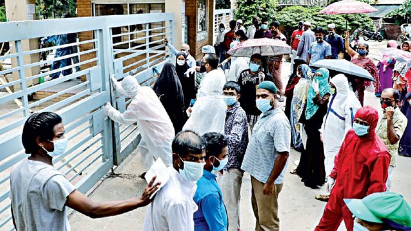 হাসপাতালে করোনা রোগীদের ভোগান্তি