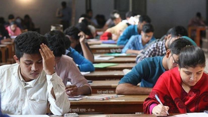 করোনা সংক্রমণের ঊর্ধ্বগতির মধ্যেই পরীক্ষা, শঙ্কায় মেডিকেল ভর্তিচ্ছুরা