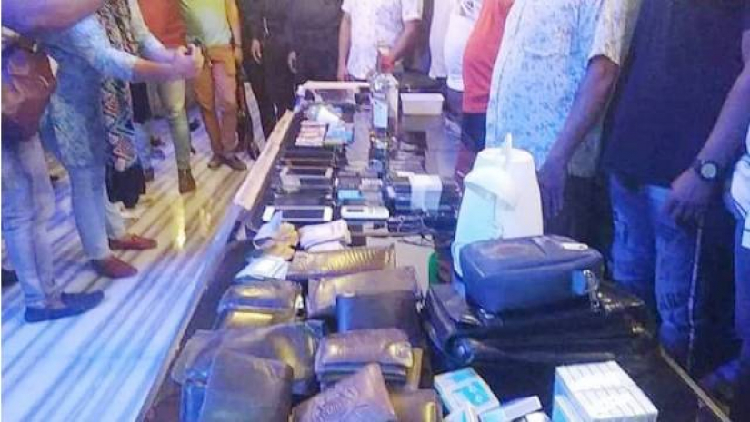 শ্রমিক লীগ নেতার হোটেল থেকে তরুণীসহ আটক ৩১