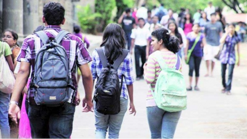 অনিশ্চিত গন্তব্যের দিকে বিশ্ববিদ্যালয় শিক্ষার্থীরা