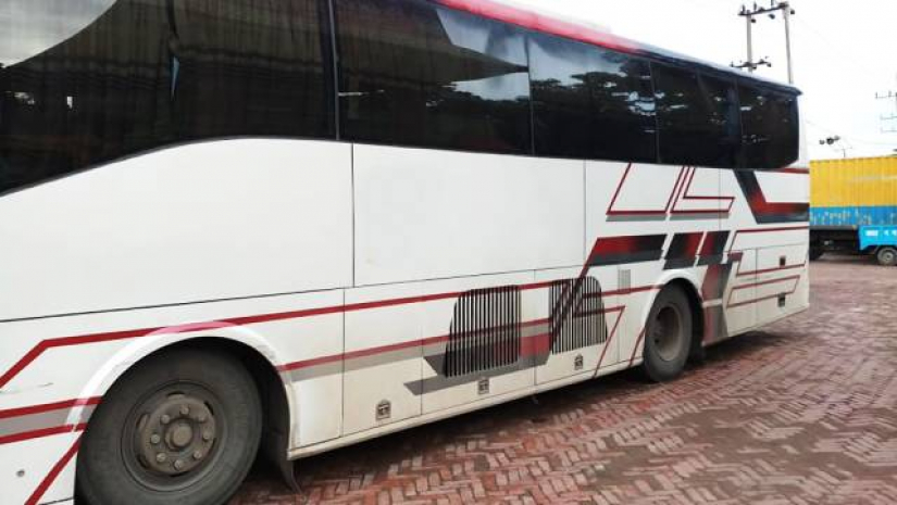 পাশাপাশি সিটে বসলেন স্বামী-স্ত্রী, জরিমানা গুনলেন চালক