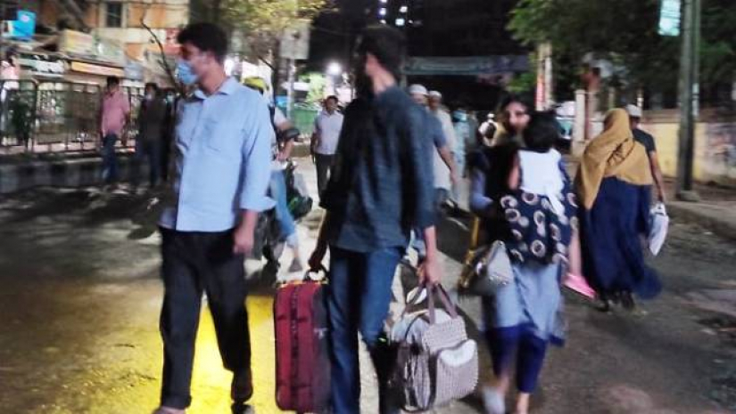 লঞ্চ নেই, রাতেই বাসায় ফিরেছেন ঘরমুখো যাত্রীরা