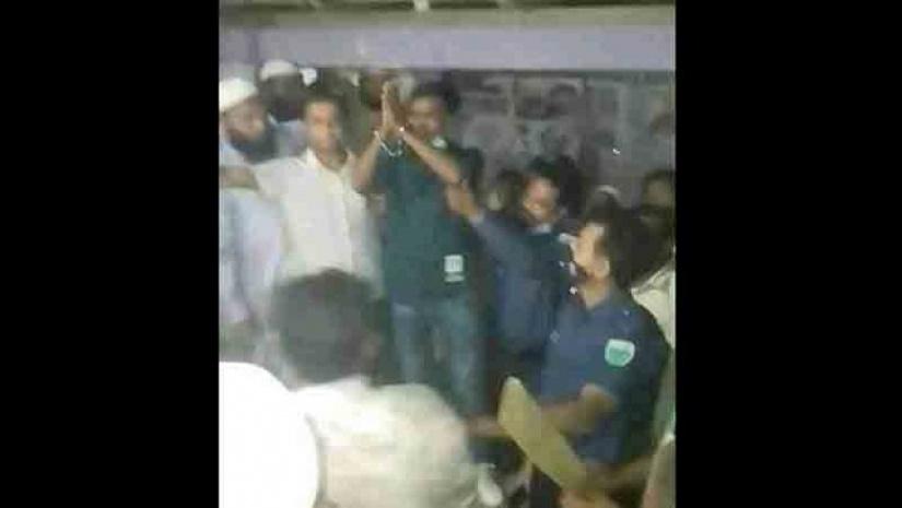 হাতকড়া পরানো অবস্থায় পুলিশের সামনেই ক্ষমা চাওয়ানো হয় ঢাবি ছাত্রলীগ নেতাকে