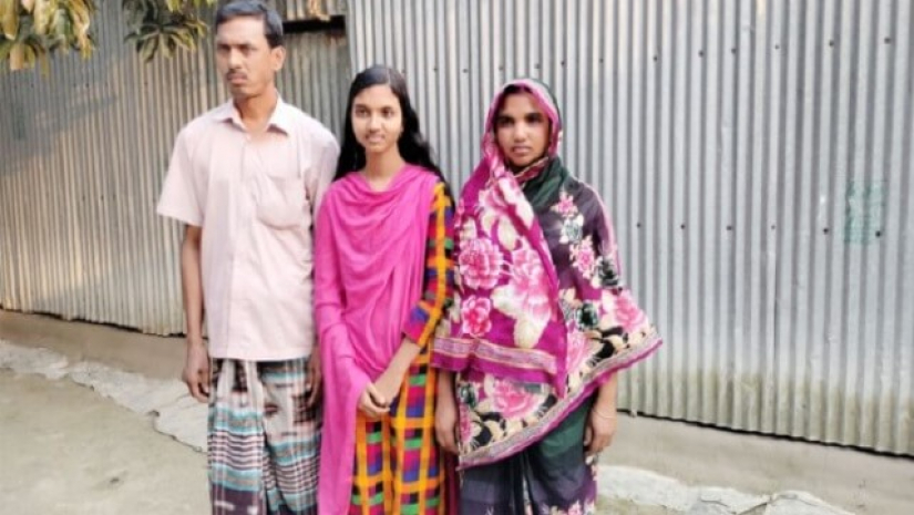 বাবা-মায়ের সঙ্গে তারজিনা তামান্না আক্তার