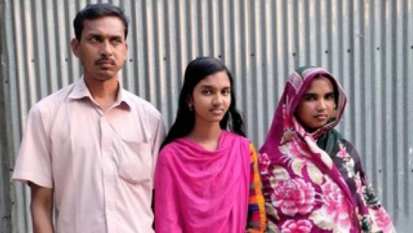 বাবা-মায়ের সঙ্গে তামান্না