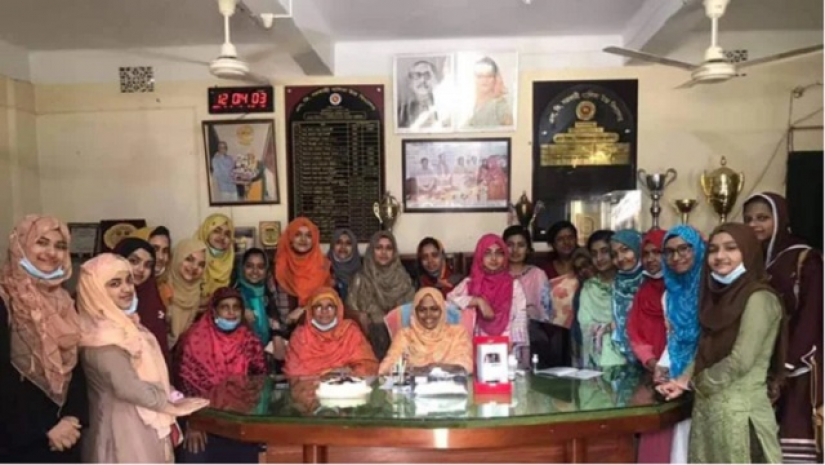 প্রধান শিক্ষকের সাথে চান্স প্রাপ্তরা