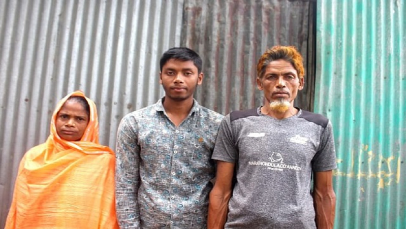 বাবা-মায়ের সঙ্গে সুমন