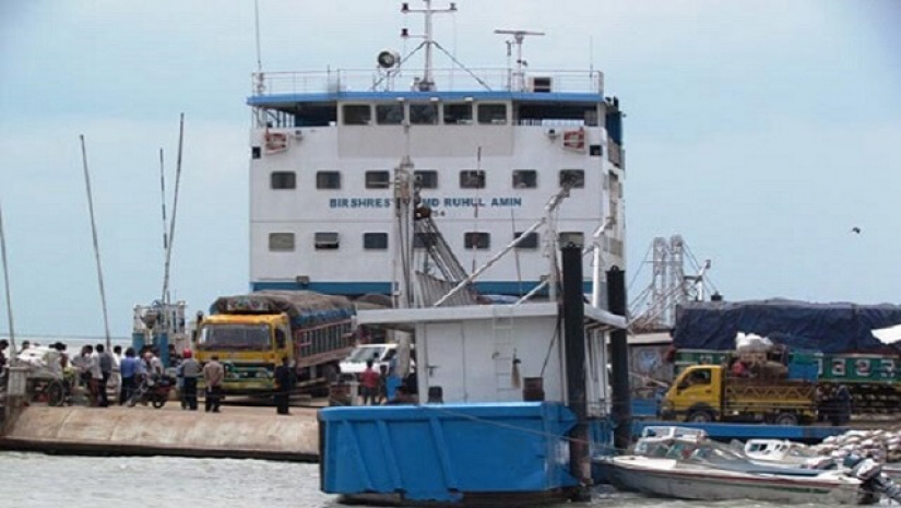 বন্ধ করে দেওয়া হয়েছে ফেরি চলাচল