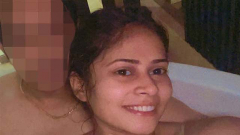 গলায় ফাঁস নিয়ে স্বামীর আত্মহত্যা, তাকে না বাঁচিয়ে ছবি তুললেন স্ত্রী!