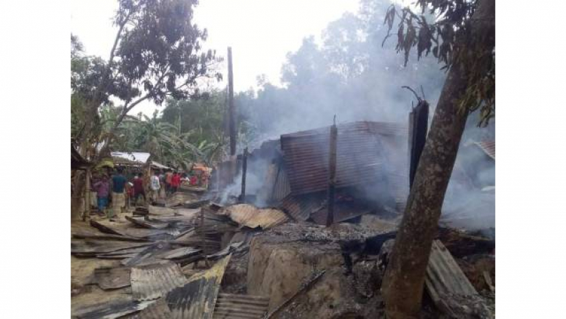 আশ্রয়ণ প্রকল্পের ১০ বাড়ি আগুনে পুড়ে ছাই