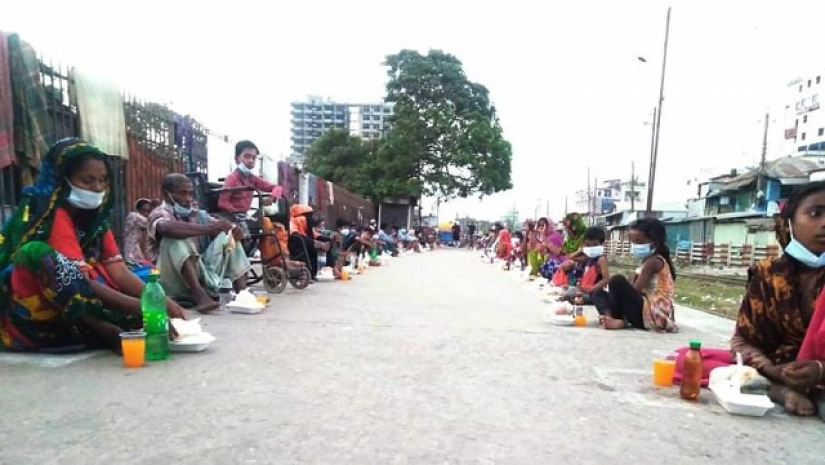 রেলস্টেশনে মানবিক ইফতার