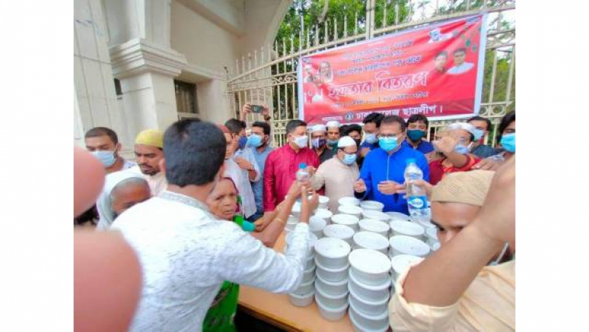 ঢাকা কলেজ ছাত্রলীগের ইফতার বিতরণ কর্মসূচি