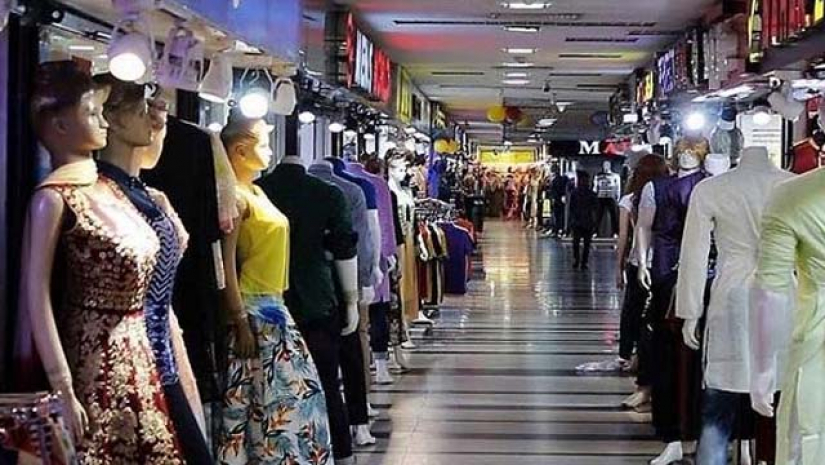 শপিংমল ও দোকান খোলার সময় বাড়ল