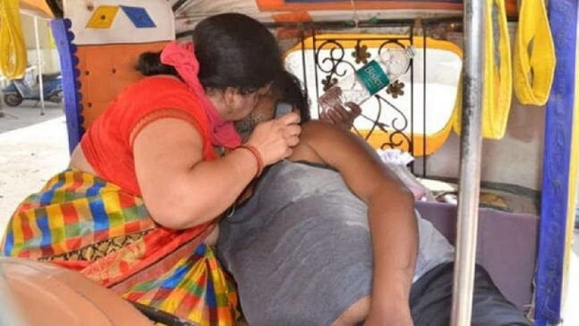 মুখে দম দেয়ার চেষ্টা করেও স্বামীকে বাঁচাতে পারলেন না স্ত্রী
