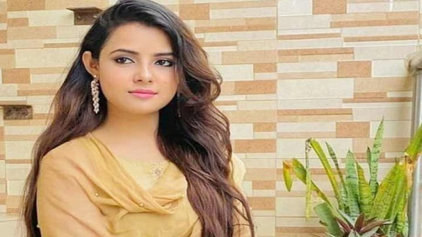 টমছমব্রিজ কবরস্থানে বাবা-মায়ের পাশে মুনিয়া