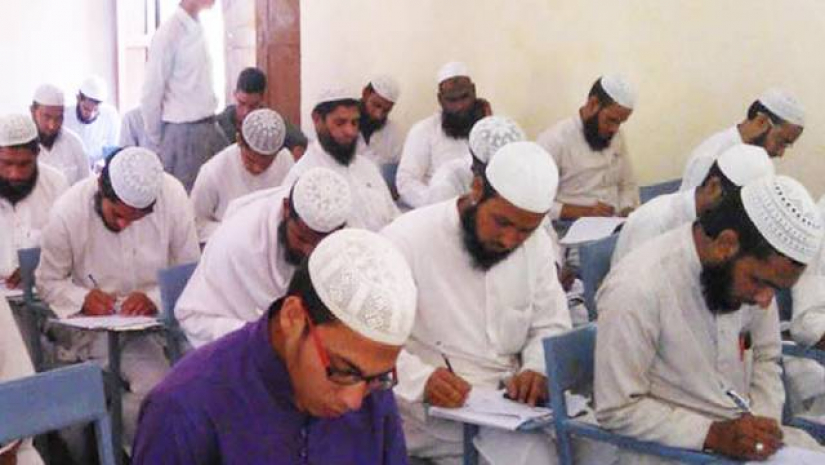 দাখিল পরীক্ষার্থীদের ফরম পূরণ চলছে, শেষ ৪ মে