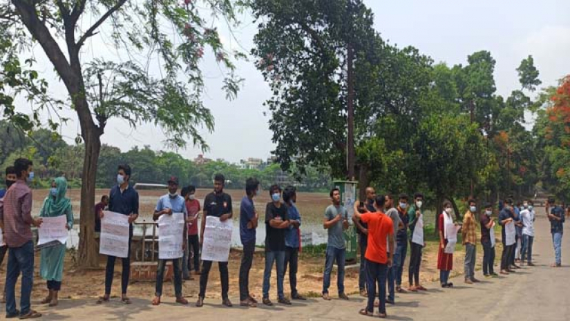  জাবিতে বিক্ষোভ: জিপিএ কখনও মেধা যাচাইয়ের মানদণ্ড হতে পারে না