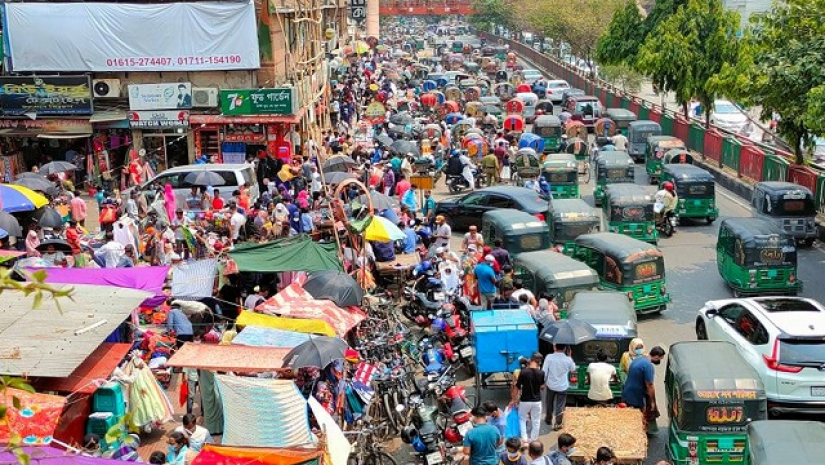 স্বাস্থ্যবিধি না মেনেই চলছে কেনাকাটা