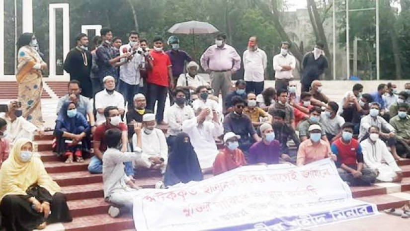 কেন্দ্রীয় শহীদ মিনারে অবস্থান কর্মসূচিতে বক্তব্যে রাখছেন নুর