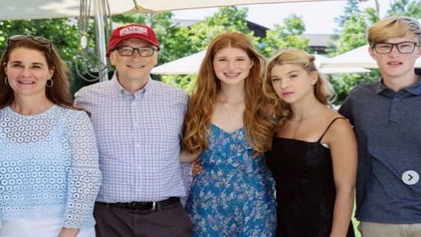 বিল গেটস ও তার স্ত্রী মেলিন্ডা গেটসের তিন সন্তান