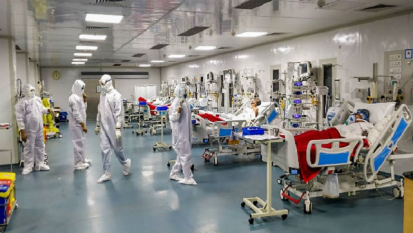 করোনা চিকিৎসা চলছে