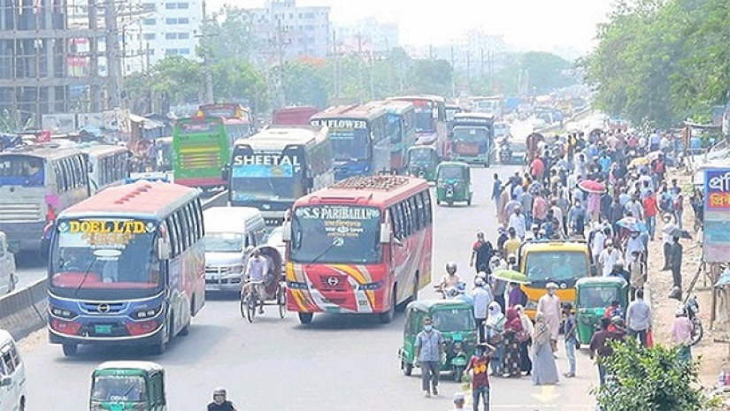 চলাচল করছে গণপরিবহন