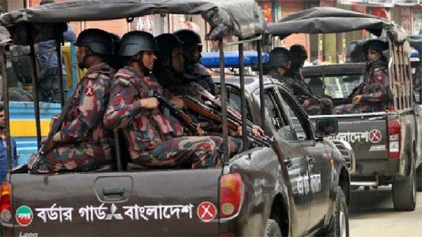 ফেরিঘাটে জনস্রোত ঠেকাতে বিজিবি মোতায়েন