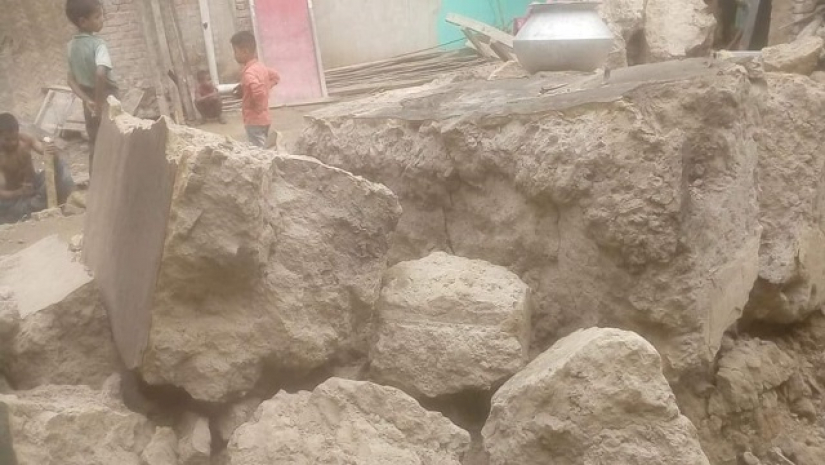 লোহাগাড়ায় দেয়াল চাপায় বাড়ির মালিকের মৃত্যু